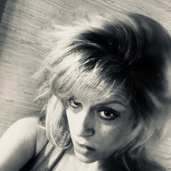 Poshmark profile picture for @reporting